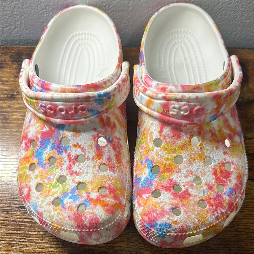 Crocs 
Women’s size 7